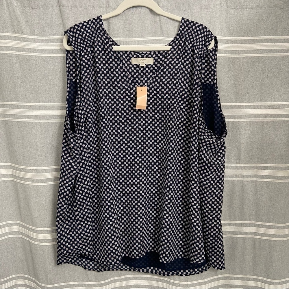 NWT LOFT / Plus Blue Sleeveless Blouse Size 26